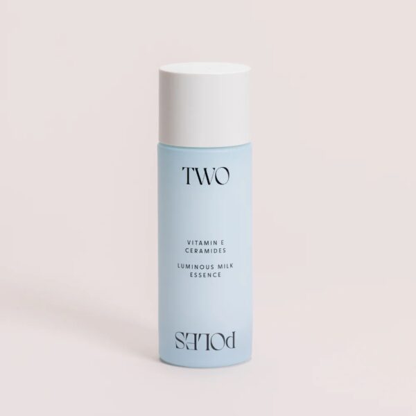 TWO POLES LUMINOUS MILK ESSENCE