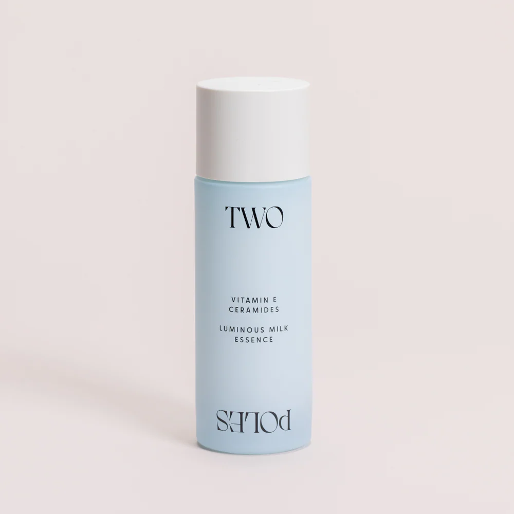 TWO POLES LUMINOUS MILK ESSENCE